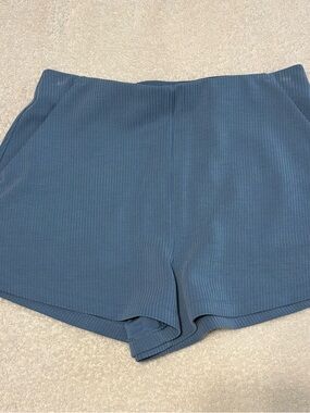 lululemon Ribbed Softstreme High-Rise Short 2" size 8